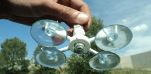 Přístroj, který slouží na opravy autoskel pomocí pryskyřice.