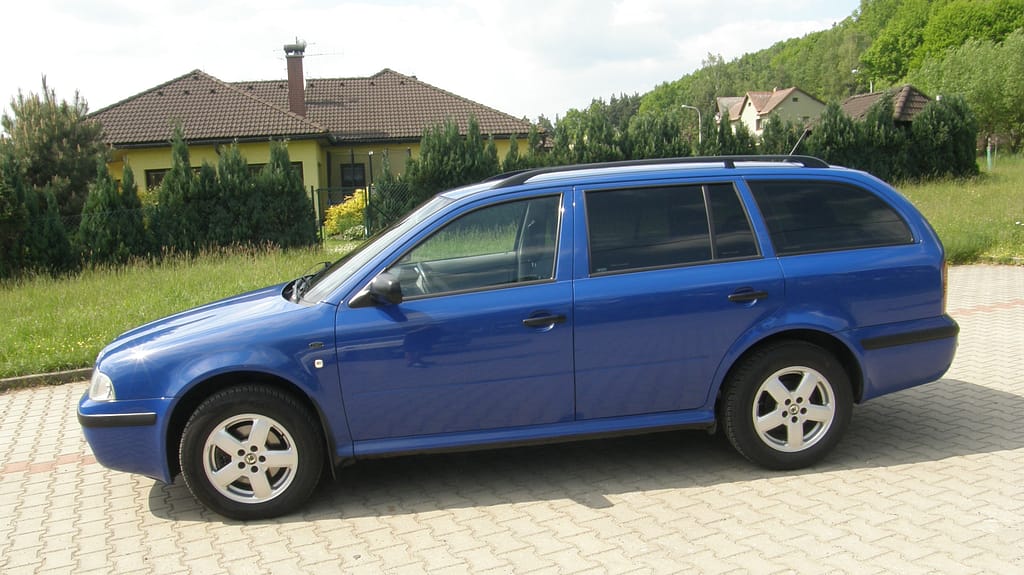 Ukázka aplikace autofolií naa běžnem voze - Škoda Octavia I